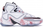 Nike LeBron 13 'Horror Flick'发布于2015年的该鞋灵感来源于詹姆斯本人最喜爱的电影中的Jason Vorhees，并在那年10月31日对阵湖人的比赛前COS了这一角色。