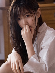 楚楚动人湿发美女