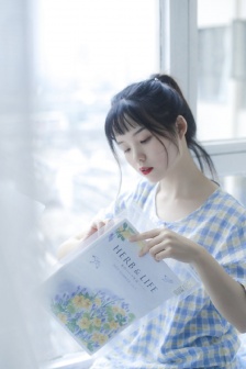 甜美可愛的美女居家寫真