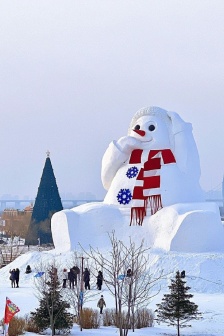 哈尔滨2022年巨型雪人高清图
