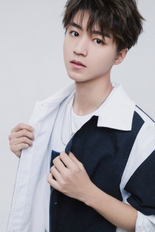 Handsome guy Wang Junkai mobile wallpaper pictures