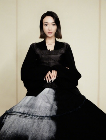 吴谨言优雅黑裙性感写真