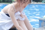 泳池邊泳衣美女性感養眼寫真