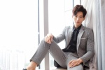 Zhang Junning elegant and handsome photo desktop wallpaper