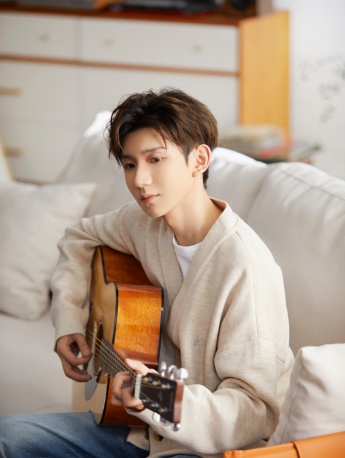 TFBOYS王源文藝帥氣寫真照