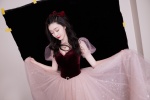 Song Yi sexy photo pictures in pink gauze skirt