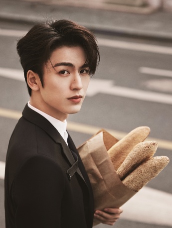 張淩赫迪奧男裝手機壁紙