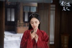 Stills and pictures of Yang Mi's wife Huzhu in red clothes