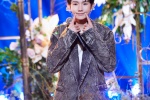 Wang Yuan handsome photo in gray denim suit