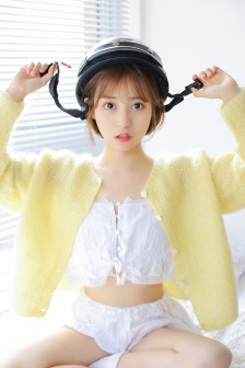 小清新美女模特兒白嫩性感私房寫真