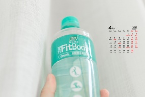 Simple and fresh calendar wallpaper picture for April 2022