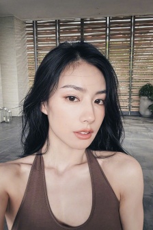 美女陳暖央開叉包臀裙露背裝嫵媚性感圖片