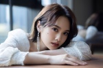 Rainie Yang elegant and sexy photo in white gauze skirt