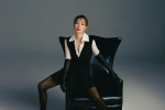 Sammi Cheng's short hair, red lips and eyes fashion sexy photo