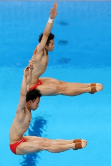 Wang Zongyuan and Xie Siyu won the gold medal in the men's synchronized 3-meter springboard