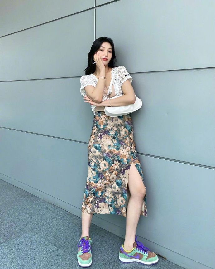 韩国女星JOY更新ins照片