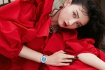 Song Zuer's fashionable and sexy photos on the rooftop