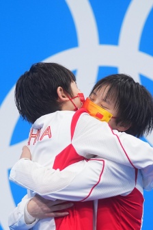 Zhang Jiaqi, Chen Yuxi, women's synchronized ten-meter platform win high-definition photos