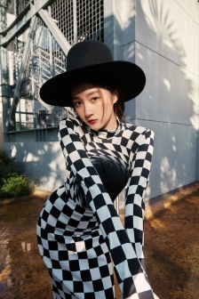 Guan Xiaotong Cool Sa fashion photo pictures
