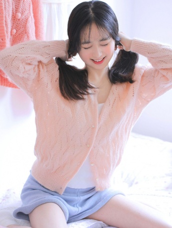 粉红少女长腿妩媚性感私房写真