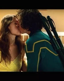 很浪漫情人节情侣接吻图片