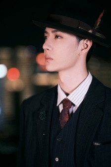 Wang Yibo's handsome photos with Shanghai beach atmosphere