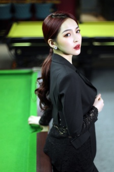 Sexy body photos of beautiful table tennis referee Wang Zhongyao