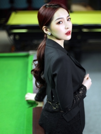 Sexy body photos of beautiful table tennis referee Wang Zhongyao