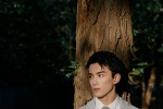吴磊灰色西服儒雅帅气写真图片
