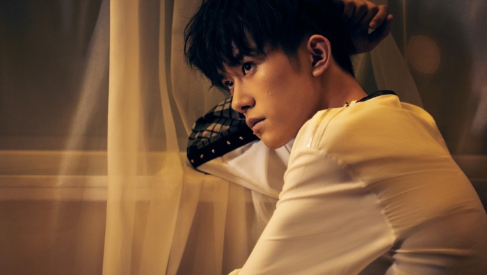 人氣小生易烊千璽電腦壁紙