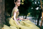 Angelababy sexy photo in yellow and green carved dress