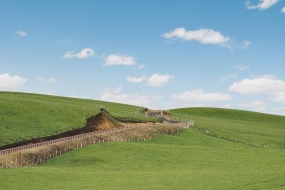 新疆琼库什台草原风景图片桌面壁纸