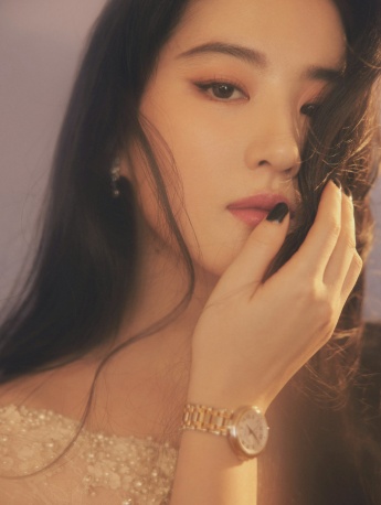 Liu Yifei retro style photo mobile wallpaper