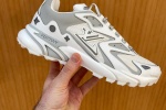 Physical photos of LV’s new running shoe series exposed