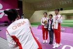 Zhang Changhong shoots men's 50m rifle three-position gold medal