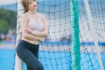 丰满运动美女撩人性感操场写真