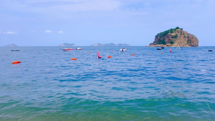 夏日藍色的海洋風光圖片桌麵壁紙
