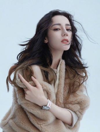 迪麗熱巴費加洛十二月刊封面寫真