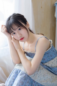 干净又迷人的美女私房写真