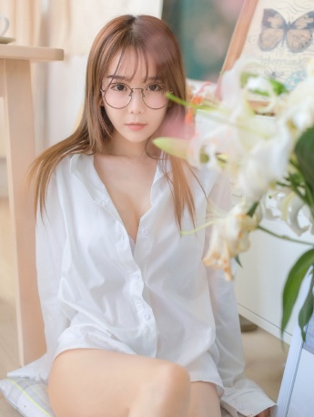 性感美女禦姐低胸誘惑大膽寫真