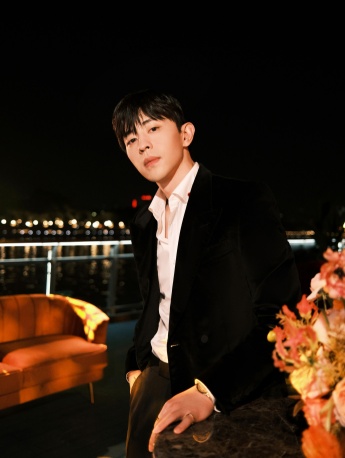 Deng Lun retro handsome cruise ship photo pictures