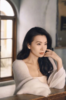 Chen Haoyueshi magazine cover photo