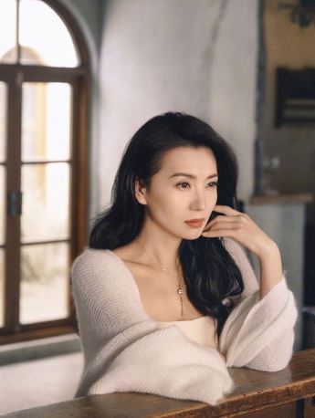 陈好阅世杂志封面写真图片