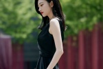 Jing Tianshen V dress elegant and sexy event photos