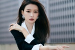 Beauty Sun Yi's intellectual and sexy rooftop photo