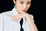 Xu Dongdong's charming black silk sexy photo in white shirt