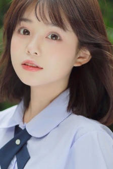 Sweet and charming girl street photo mobile wallpaper