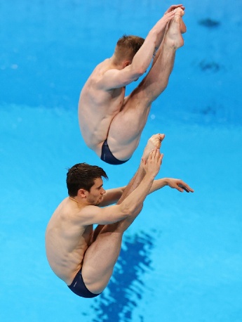Beautiful and clear pictures of foreign athletes in the men's synchronized 3-meter springboard