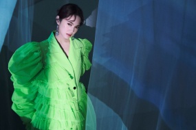 Singer Rainie Yang pictures desktop wallpaper