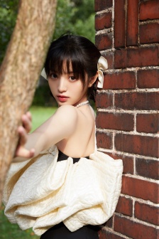 田曦薇黑白蝴蝶結抹胸禮服性感寫真